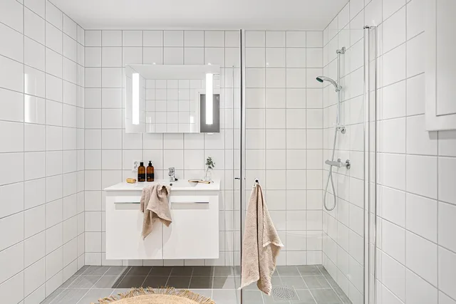 bathroom, toilet, shower, building, interior, house, design, architecture, real state, property, bathroom, bathroom, bathroom, bathroom, bathroom. How to build a maintenance plan a property management team will follow
