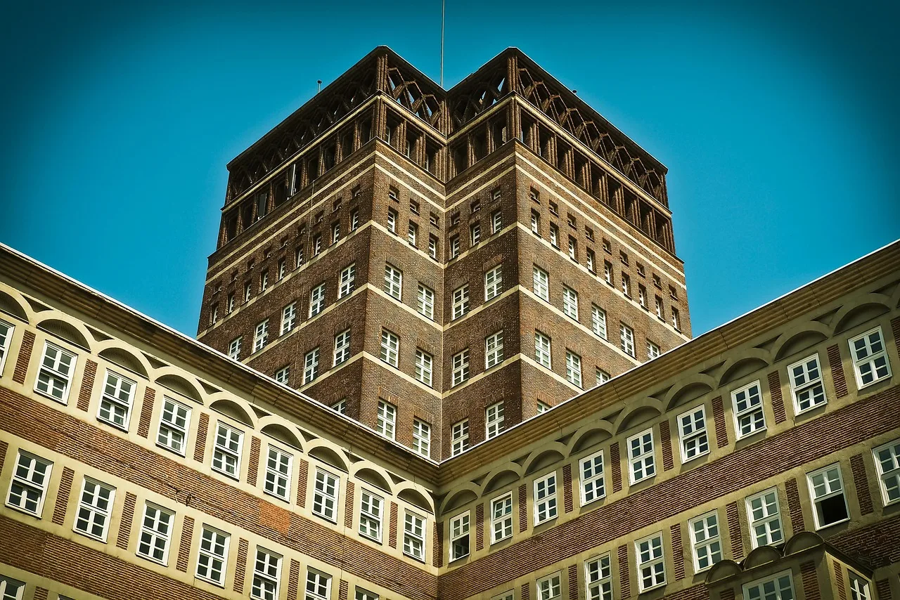 architecture, office, building, window, city, facade, skyscraper, office building, glass, glass facade, modern, dusseldorf, house, property, house facade, modern architecture, wilhelm marx house. What property management staff earn, and what it costs to employ them