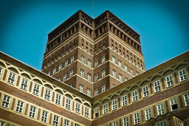 architecture, office, building, window, city, facade, skyscraper, office building, glass, glass facade, modern, dusseldorf, house, property, house facade, modern architecture, wilhelm marx house. What property management staff earn, and what it costs to employ them