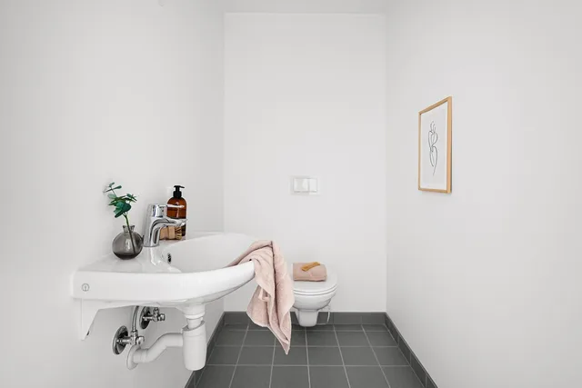 bathroom, toilet, shower, building, interior, house, design, architecture, real state, property. Writing a property management SOP card, step by step