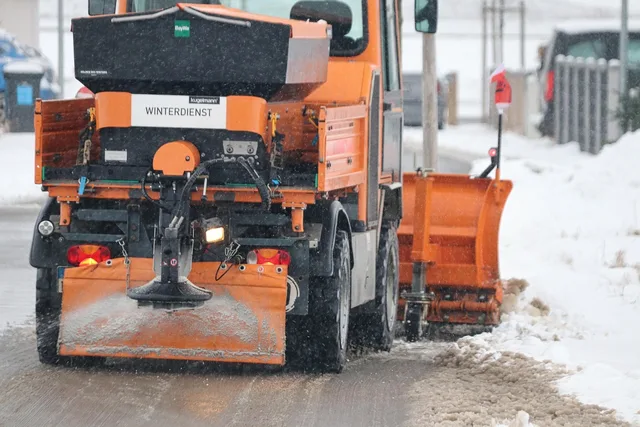 snow plough, snow, road, winter, tractor, winter service, nature, winter vehicle, clearing snow, snow plow, shoveling, snow shovel, cold, wintry, service. Winter maintenance administration in the Prairies and Atlantic Canada, a seasonal checklist